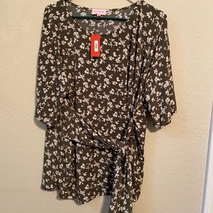 Molly & Isadora tie front top.